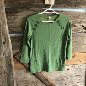 Point Zero size Med Green long sleeve top with button detail